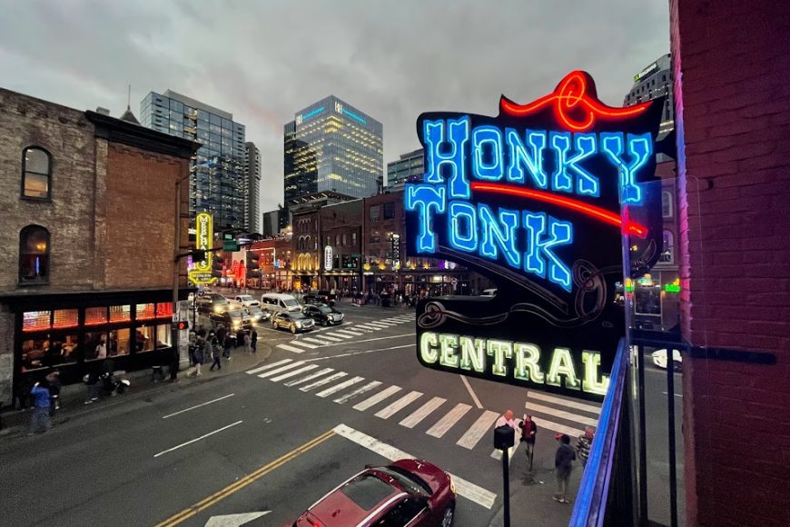 Honky Tonk Central in Nashville